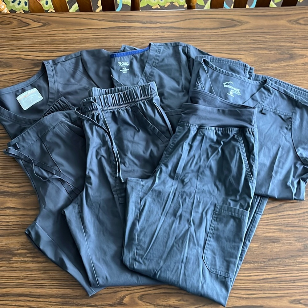 SCRUBS - 6 PIECES - SKECHERS - Rx GEAR - BUTTERSOFT - 3 TOPS - 3 PANTS- SIZE M